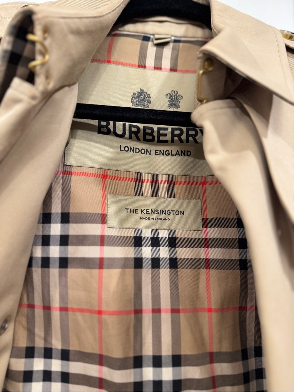 Burberry Beige Classic Trench Coat with Belted Waist (Kensington model) - Picture 3 of 5